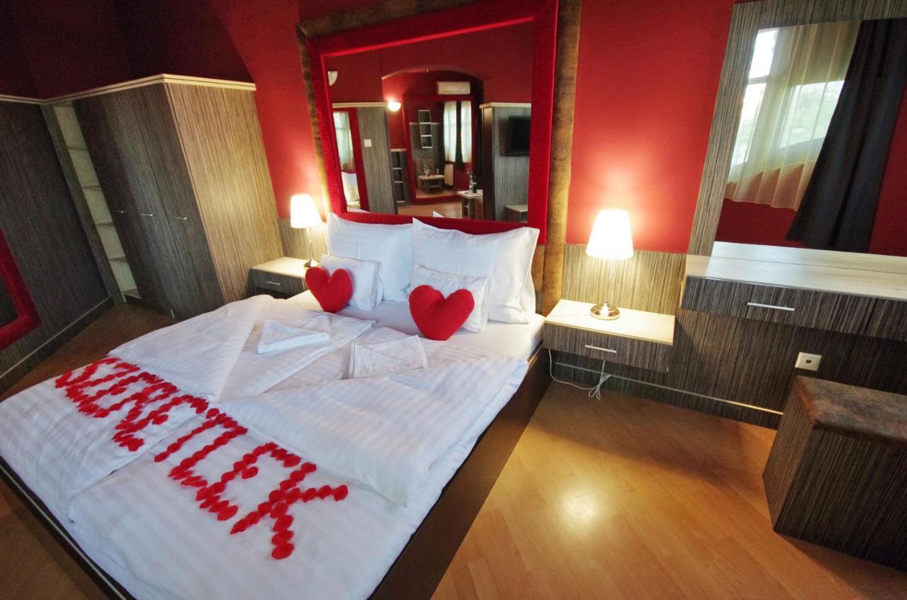 Hotel Corvin Gyula Exteriör bild