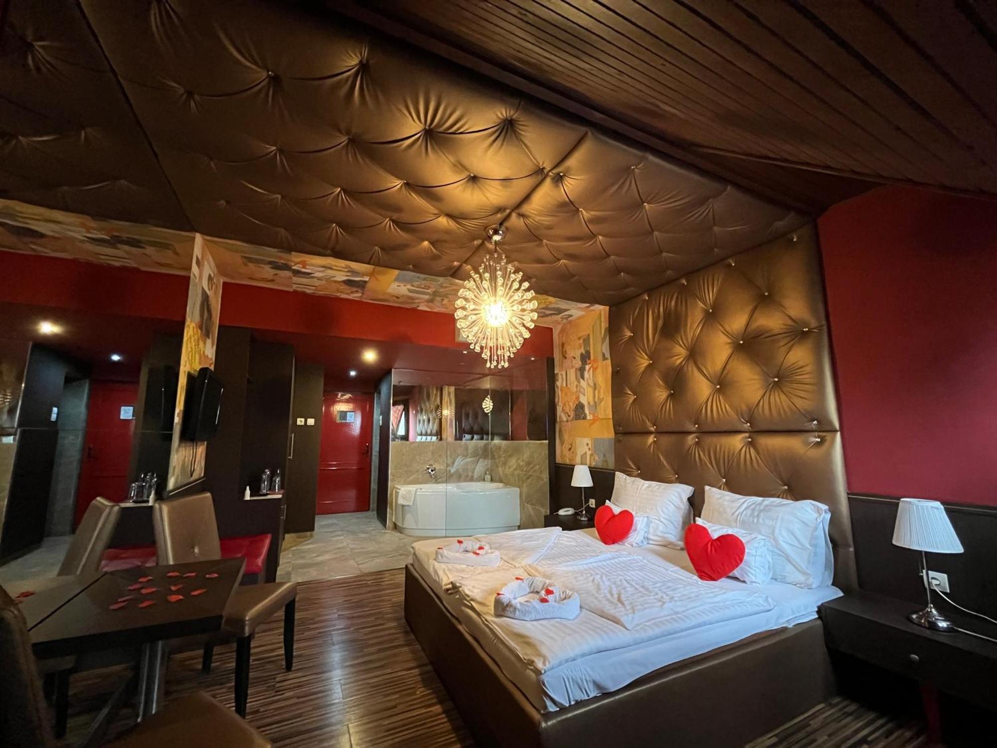 Hotel Corvin Gyula Rum bild