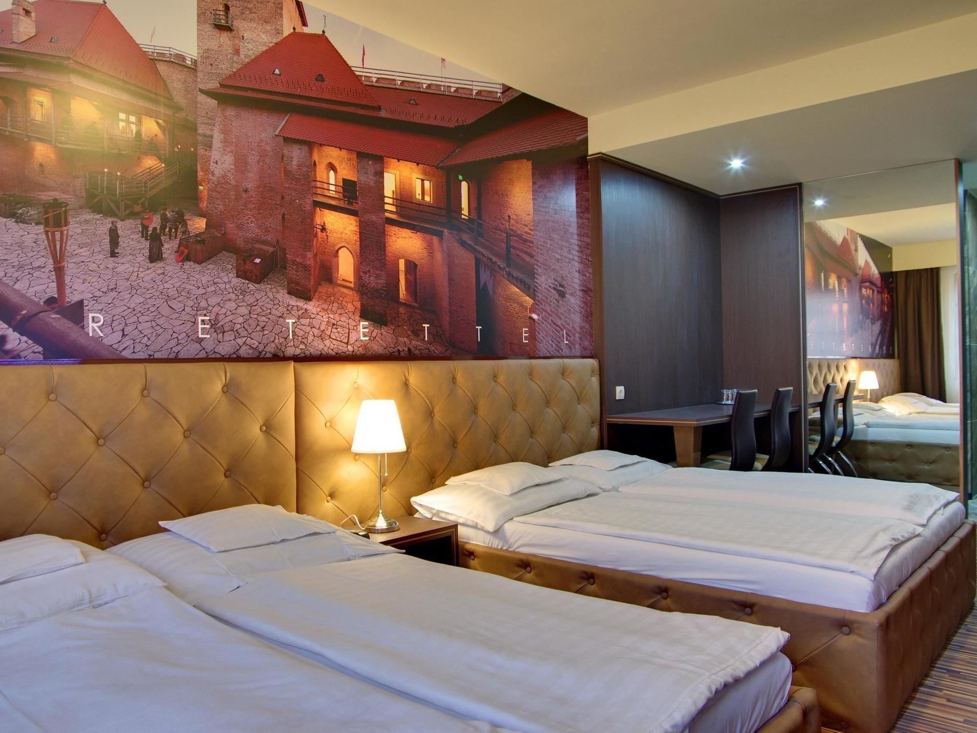 Hotel Corvin Gyula Exteriör bild